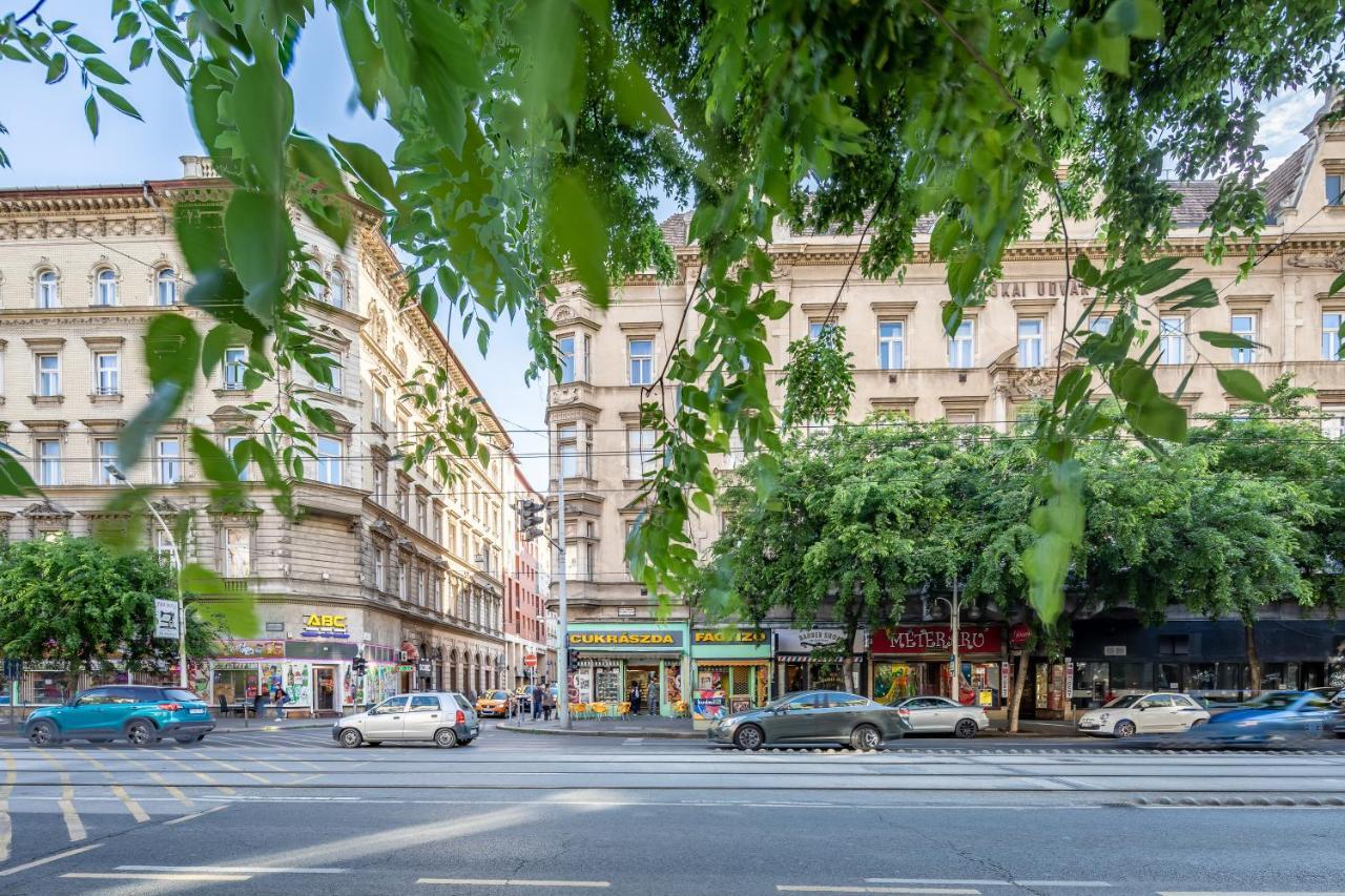 Central Luxury With Ac Apartment *